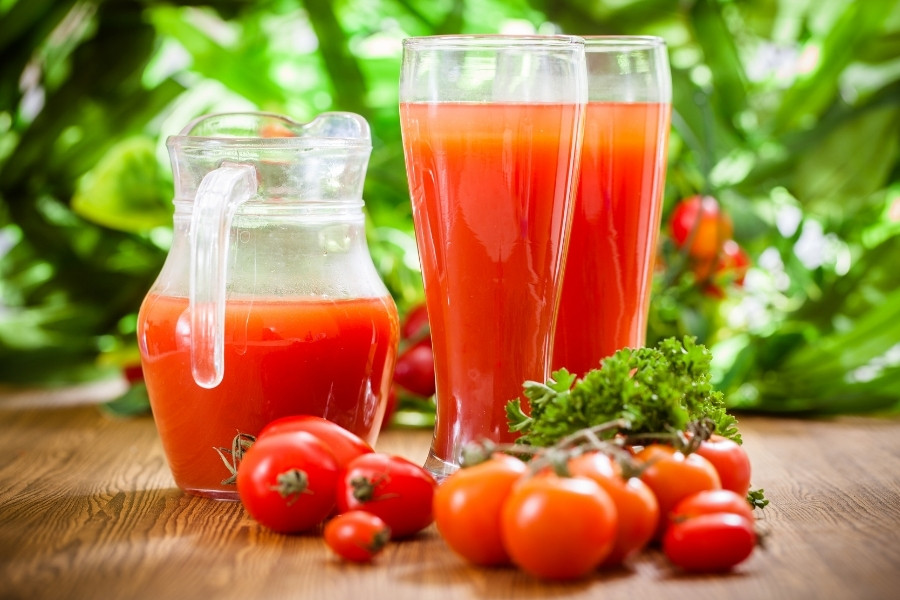 Sinh tố cà chua là một trong các loại sinh tố đẹp da được chị em ưa chuộng Sinh tố cà chua là một trong các loại sinh tố đẹp da được chị em ưa chuộng