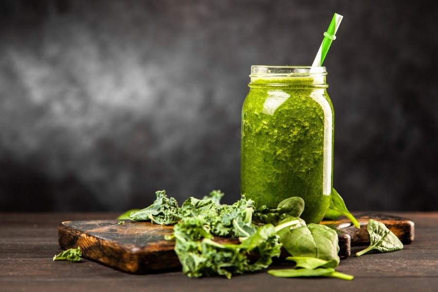 Rau cải xoăn mang đến nhiều lợi ích tuyệt vời cho sức khỏe làn da Sinh tố rau cải xoăn đẹp da