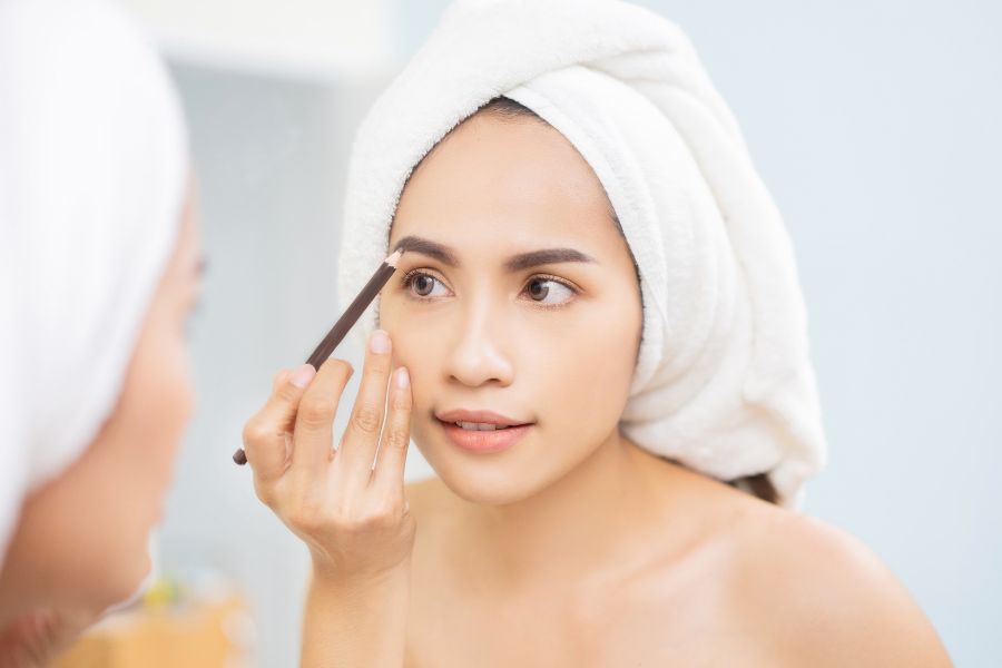 Cách vẽ chân mày hình cánh cung cho mặt tròn