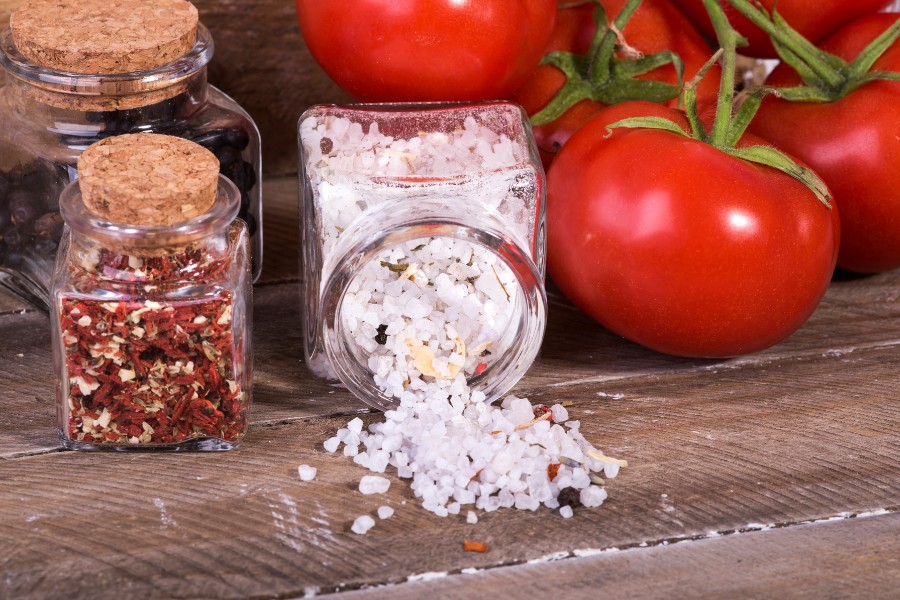 Tránh sử dụng những thực phẩm có chứa nhiều muối để sức khỏe làn da Tránh thực phẩm chứa nhiều muối