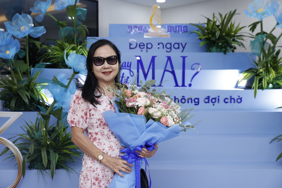 Mừng Quốc tế phụ nữ 8/3 với chiến dịch “Đẹp ngay - Hay để Mai?” 6 Vẻ đẹp rạng rỡ của khách hàng khi nhận hoa ngày 08/03