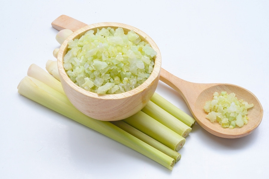 Xông mặt với sả và muối giúp ngăn ngừa mụn viêm hiệu quả Xông mặt với sả và muối giúp ngăn ngừa mụn viêm hiệu quả