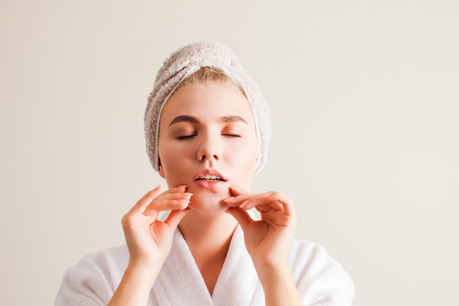 Xông mặt bằng tỏi giúp thải độc se khít lỗ chân lông