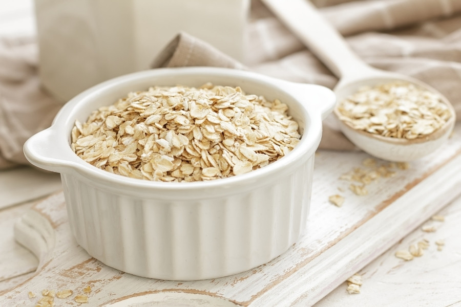 Tẩy tế bào chết bằng bột yến mạch an toàn dịu nhẹ