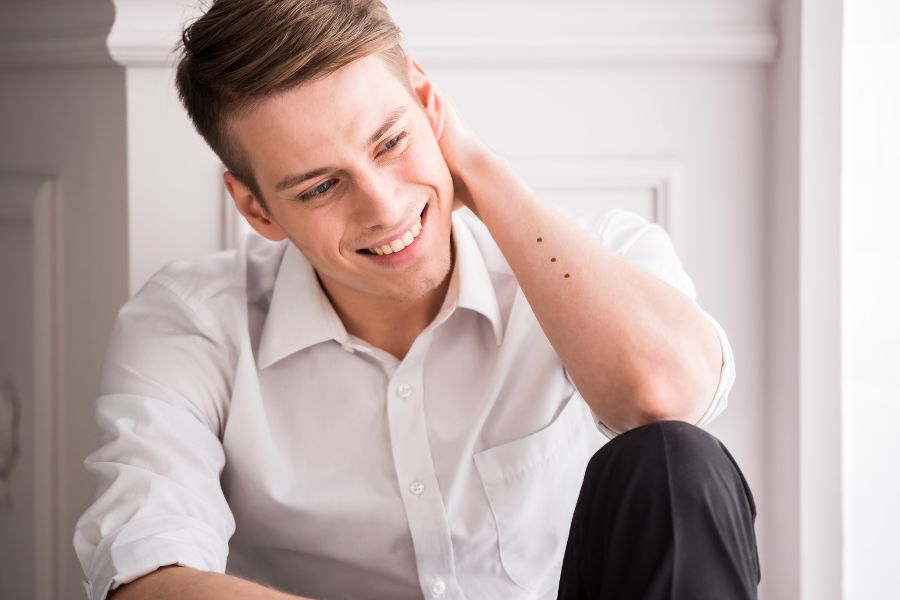 Nam giới có 3 nốt ruồi thẳng hàng là người có chính kiến, giàu lòng nhân ái