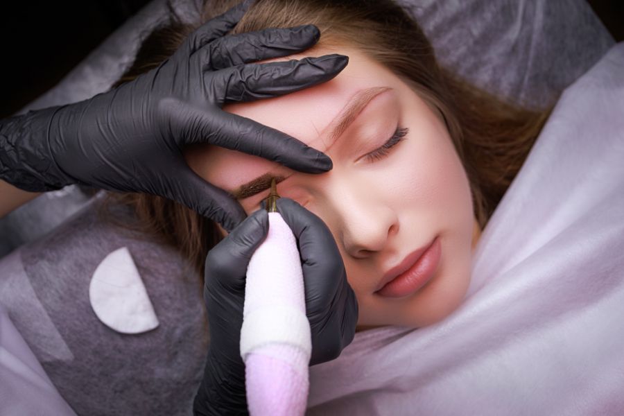 Tay nghề kỹ thuật viên là một trong các yếu tố quyết định dáng mày của bạn