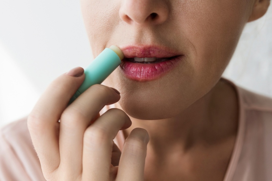 cách chăm sóc môi sau khi phun xăm môi màu đỏ mận