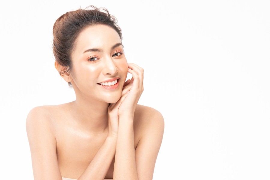 Để sở hữu làn da đẹp chuẩn Glass Skin bạn cần bổ sung đầy đủ dưỡng chất cần thiết cho da Để sở hữu làn da đẹp chuẩn Glass Skin bạn cần bổ sung đầy đủ dưỡng chất cần thiết cho da