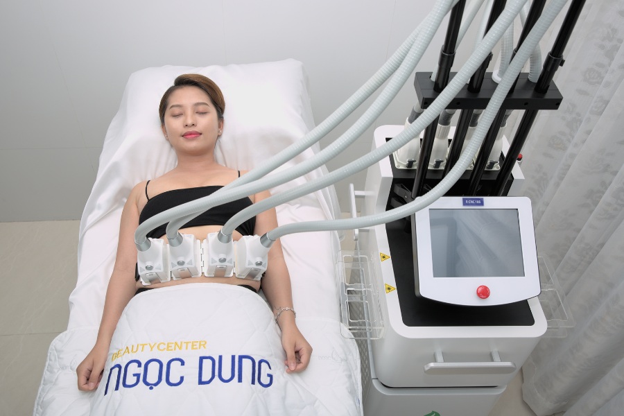 Chỉ trong 25 phút thực hiện, công nghệ Health Sculpting 4S xử lý mỡ 4 vùng trên toàn bộ cơ thể mà không cần phẫu thuật. 