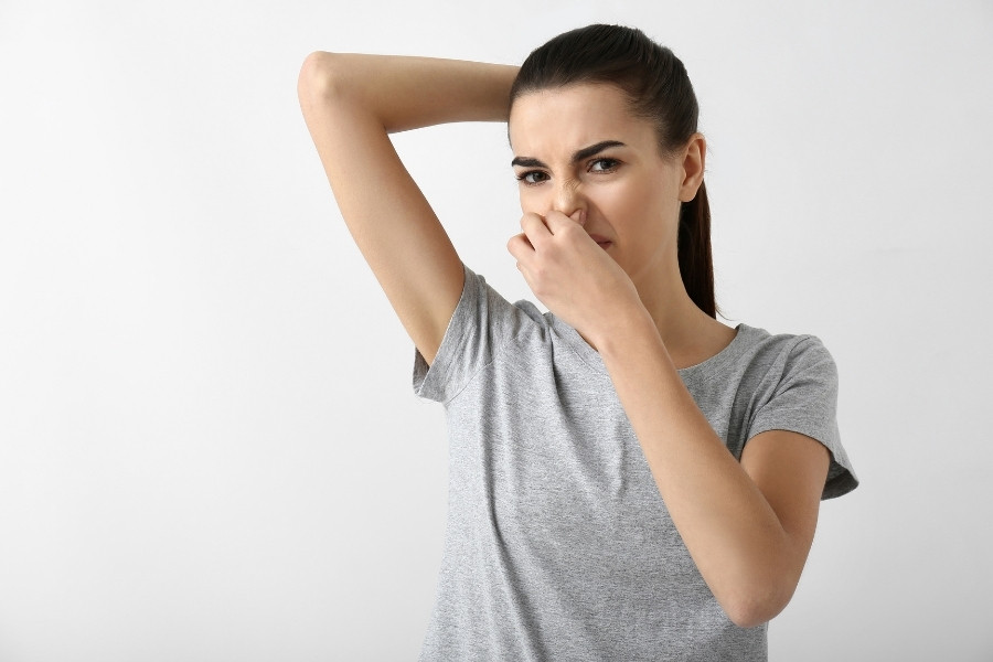 Kem tẩy lông có thể để lại mùi khó chịu trên da