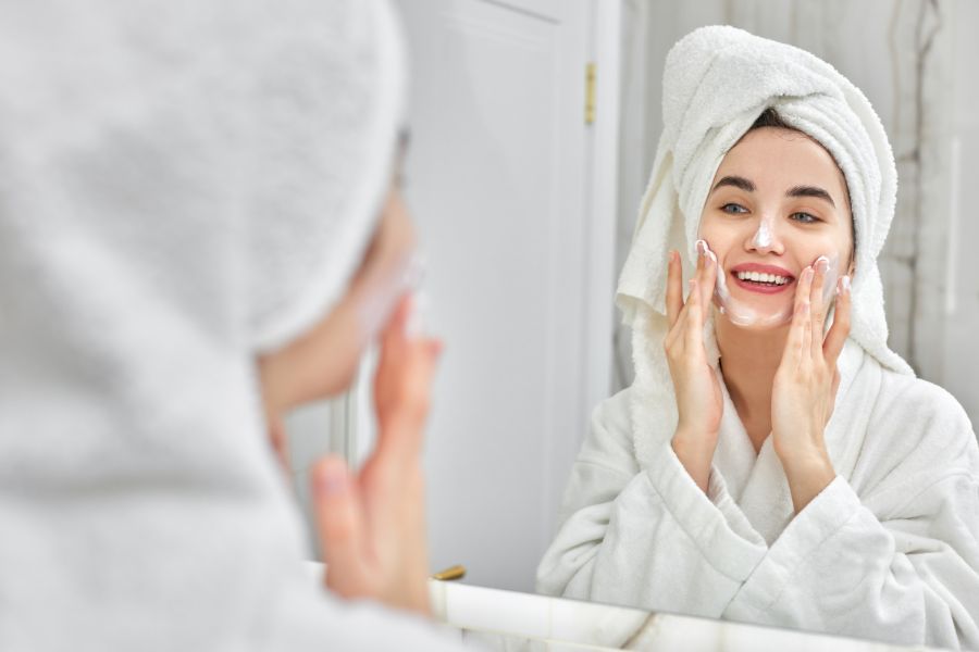 Đắp sữa chua giúp thu gọn lỗ chân lông to ở mũi vô cùng đơn giản và hiệu quả