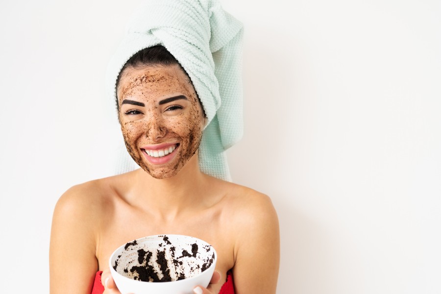 Thực hiện tẩy tế bào chết cho làn da đều đặn 2 đến 3 lần mỗi tuần Thực hiện tẩy tế bào chết cho làn da đều đặn 2 đến 3 lần mỗi tuần