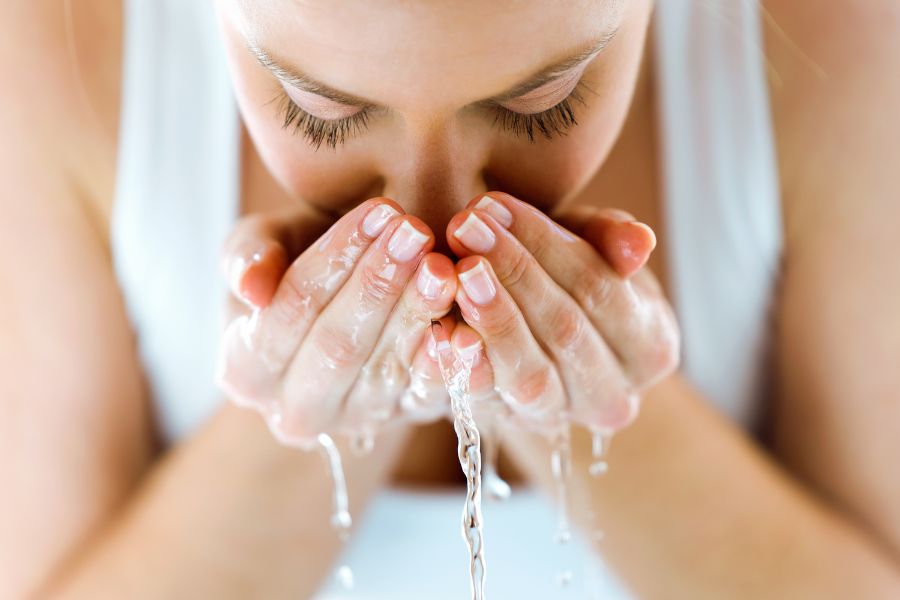 Làm sạch da đúng cách cách để giảm bớt tình trạng lỗ chân lông to ở mũi