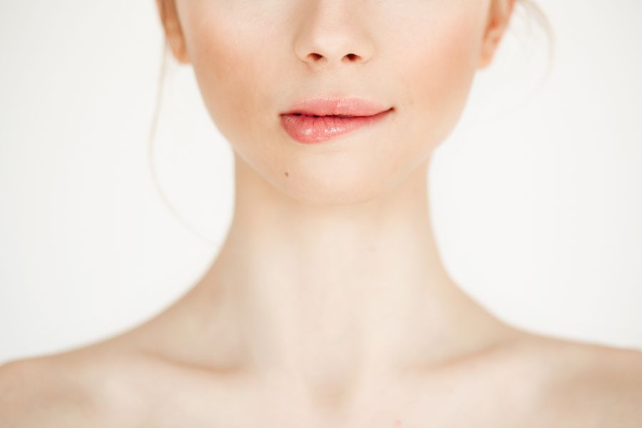 Giải mã 9 vị trí nốt ruồi duyên trên mặt thu hút mọi ánh nhìn 3 Người có nốt ruồi duyên ở cằm thành công trong lĩnh vực đất đai, bất động sản