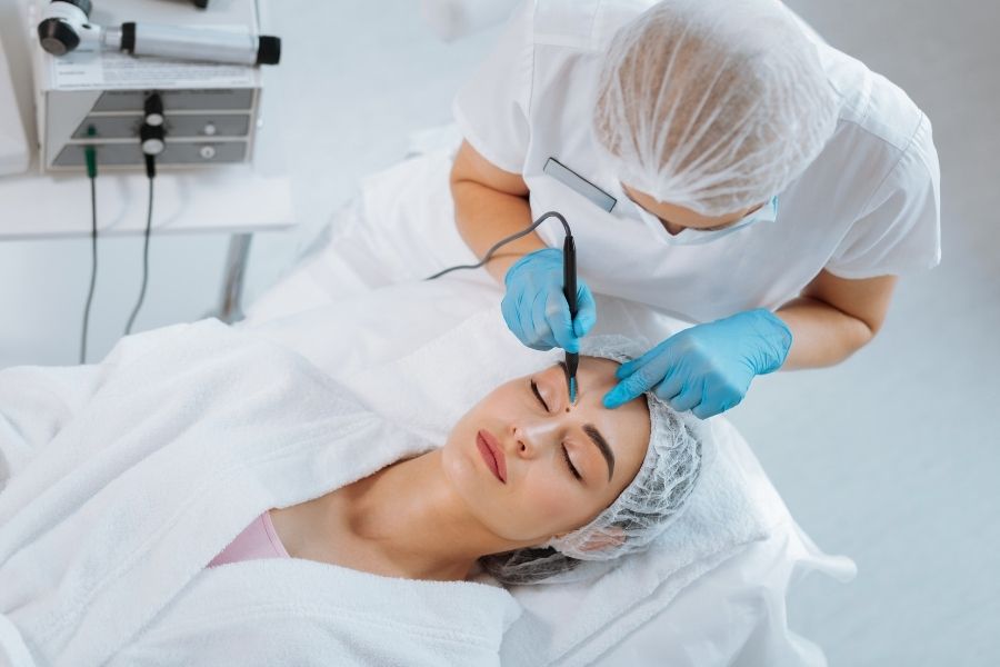 Tẩy xóa nốt ruồi ở sơn căn bằng công nghệ laser Tẩy xóa nốt ruồi ở sơn căn bằng công nghệ laser