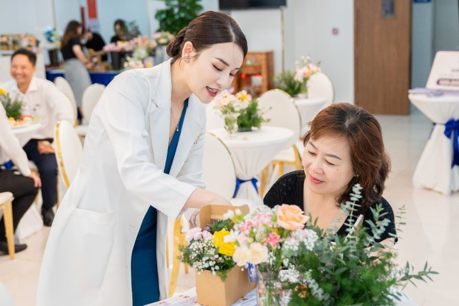 Khi đến với bất kỳ cơ sở nào của Ngọc Dung, khách hàng đều được chuyên viên chăm sóc tận tâm