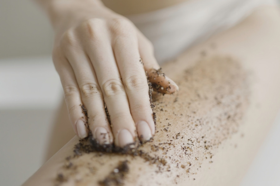 Tẩy tế bào chết trước khi tẩy lông để tăng cường độ bám của nguyên liệu