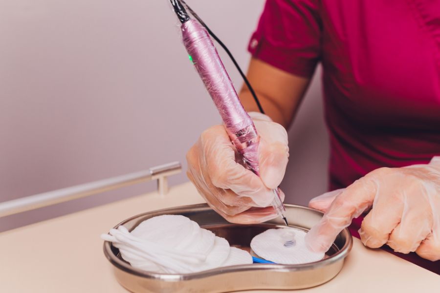 Nên chọn cơ sở sử dụng mực xăm chất lượng để ngăn chặn tình trạng trổ xanh, trổ đỏ