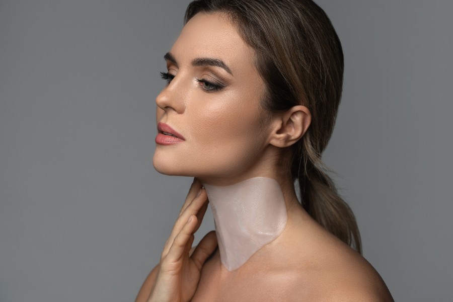 Đắp mặt nạ thường xuyên cho vùng da cổ để giúp làm mịn và trắng sáng da Đắp mặt nạ chăm sóc da cổ