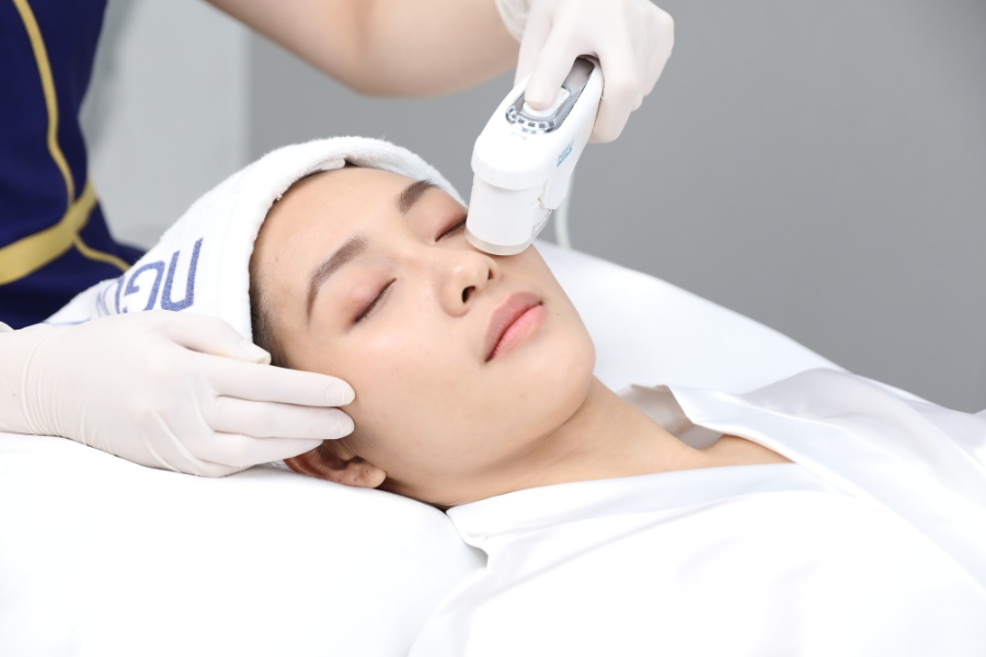 Biểu hiện của da thiếu nước và 6 cách cấp ẩm cho làn da 2 Da sáng đẹp mịn màng sau chăm sóc da tại Thẩm mỹ viện Ngọc Dung