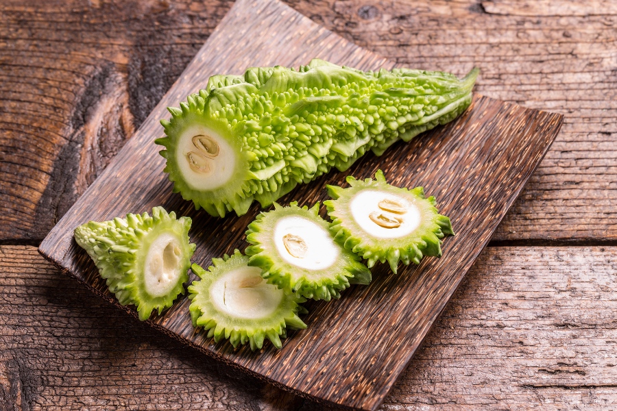 Bị dị ứng mỹ phẩm nên làm gì? Nên đắp khổ qua trị dị ứng mỹ phẩm Đắp khổ qua trị dị ứng mỹ phẩm