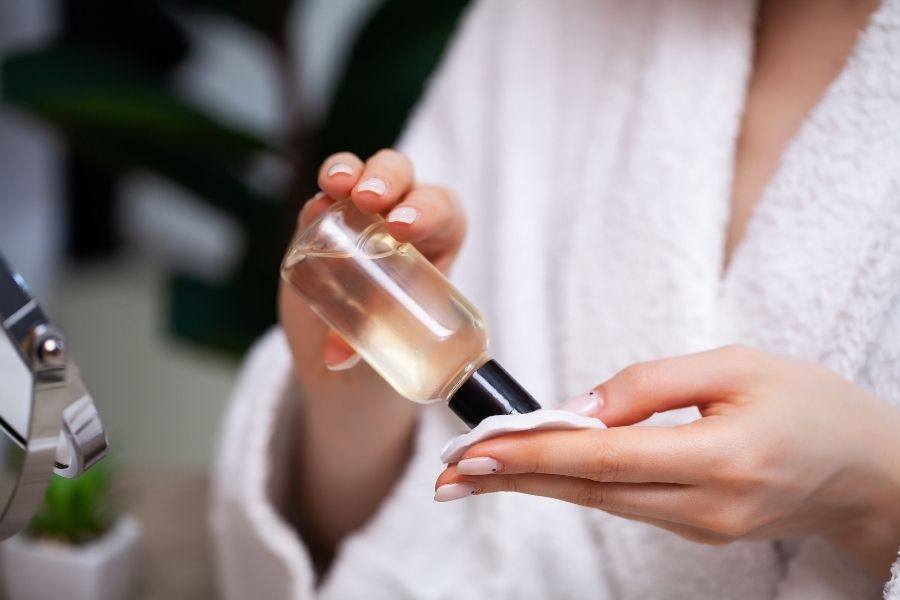 Cân bằng độ pH bằng toner 