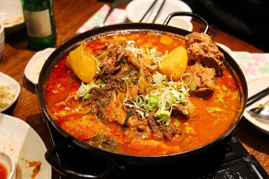 Cần kiêng những thực phẩm có tính cay nóng và các loại thức ăn nhanh Cần kiêng những thực phẩm có tính cay nóng và các loại thức ăn nhanh