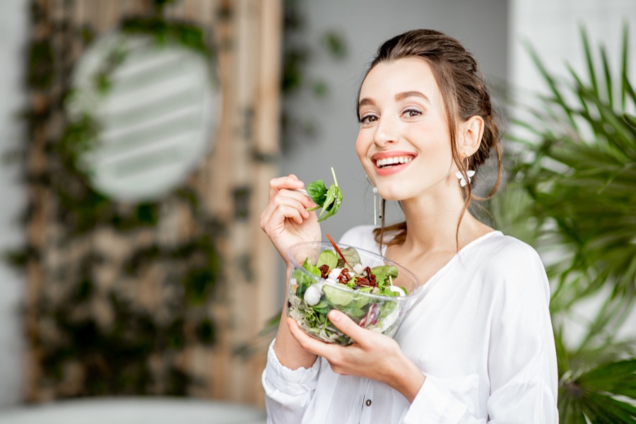 Da chảy xệ chùng nhão: Nguyên nhân do đâu, làm sao để cải thiện? 18 Ngăn ngừa da chảy xệ, lão hóa sớm bằng cách xây dựng chế độ ăn uống lành mạnh, đa dạng, đủ chất.