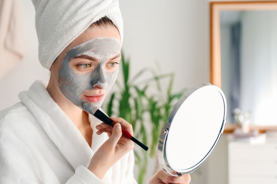 Không nên đắp mặt nạ sau khi nặn mụn bởi làm như vậy có thể khiến tình trạng mụn thêm nghiêm trọng Không nên đắp mặt nạ sau khi nặn mụn bởi làm như vậy có thể khiến tình trạng mụn thêm nghiêm trọng