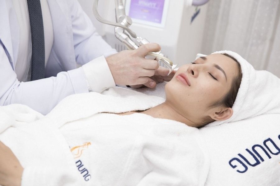 Dùng mỡ trăn trị sẹo có tốt và hiệu quả như lời đồn? 4 Khách hàng điều trị sẹo bằng công nghệ Laser Pico Premium tiên tiến nhất Hoa Kỳ