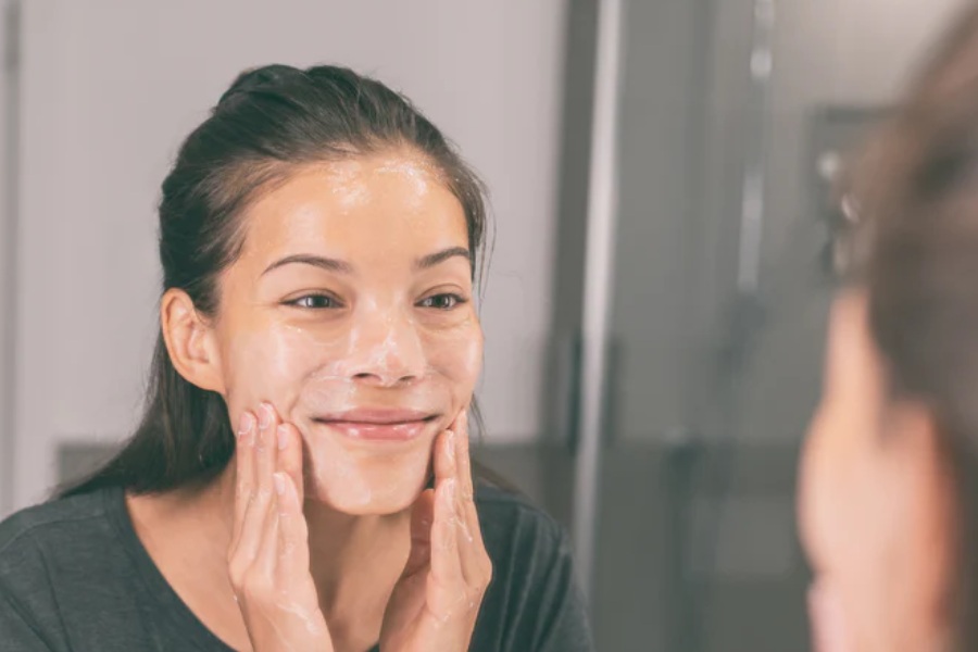 Tẩy tế bào chết da mặt mấy lần 1 tuần? Da thường nên tẩy da chết khoảng 1-2 lần/tuần tẩy tế bào chết da mặt mấy lần 1 tuần cho da thường