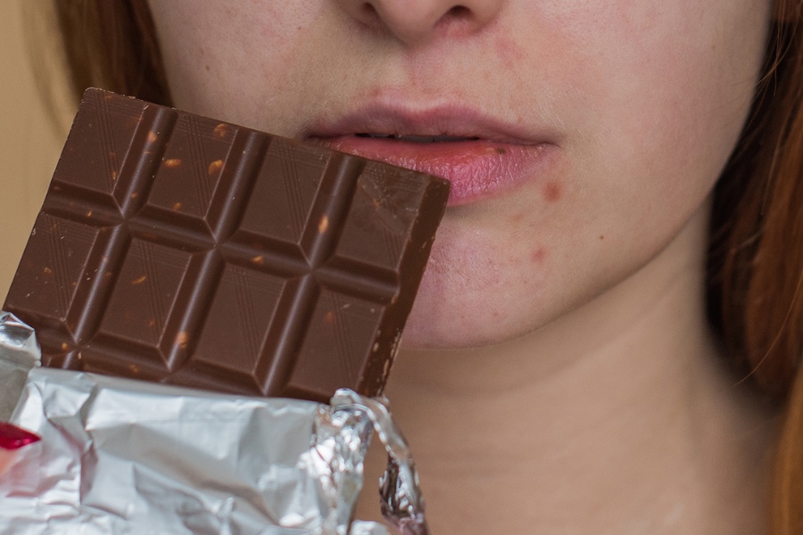 Ăn ngọt có nổi mụn không