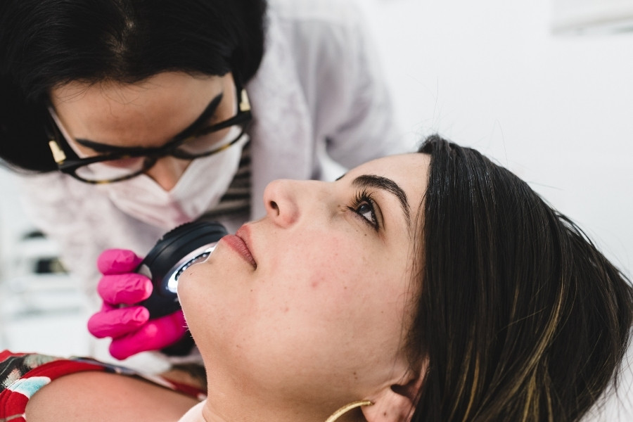 Soi da với ánh sáng không phân cực