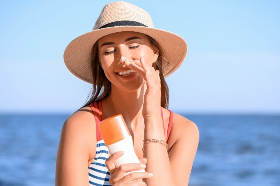 Một vài lưu ý quan trọng khi thực hiện cách bôi kem chống nắng cho da mụn Một vài lưu ý quan trọng khi thực hiện cách bôi kem chống nắng cho da mụn