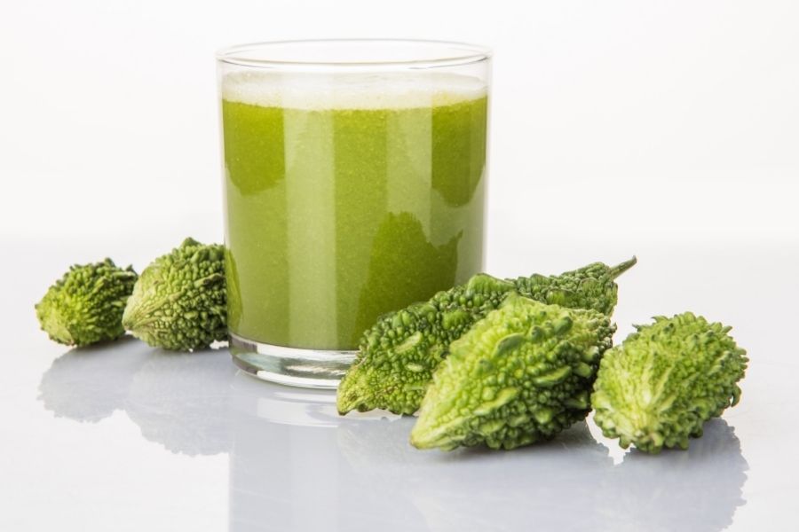 Trị mụn ẩn dưới da đơn giản bằng nước ép mướp đắng