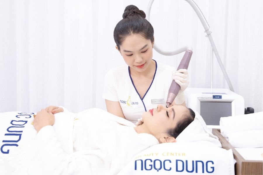 Cách trị mụn thịt bằng laser công nghệ cao không đau, không để lại sẹo Cách trị mụn thịt bằng laser công nghệ cao không đau, không để lại sẹo