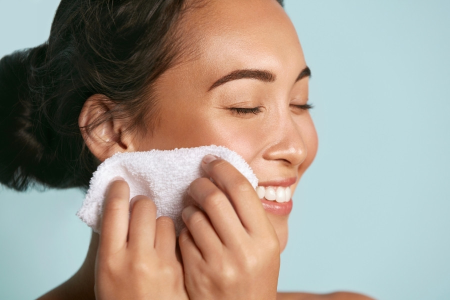 Luôn làm sạch da trước khi đắp mặt nạ hoặc rửa mặt bằng mật ong Luôn làm sạch da trước khi đắp mặt nạ hoặc rửa mặt bằng mật ong