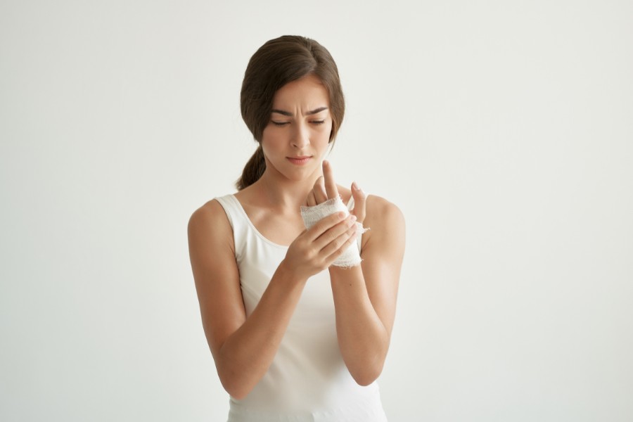 Tình trạng sẹo thường hình thành do chăm sóc vết thương sai cách Sẹo thường hình thành do chăm sóc vết thương sai cách