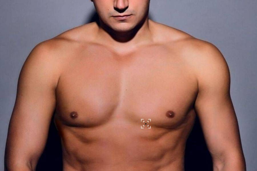 Nốt ruồi ở ngực nói lên điều gì về vận mệnh? Tốt hay xấu? 6 Người đàn ông biết quan tâm, trách nhiệm, và luôn tạo ấn tượng tốt trong các mối quan hệ khi sỏ hữu nốt ruồi son ở ngực