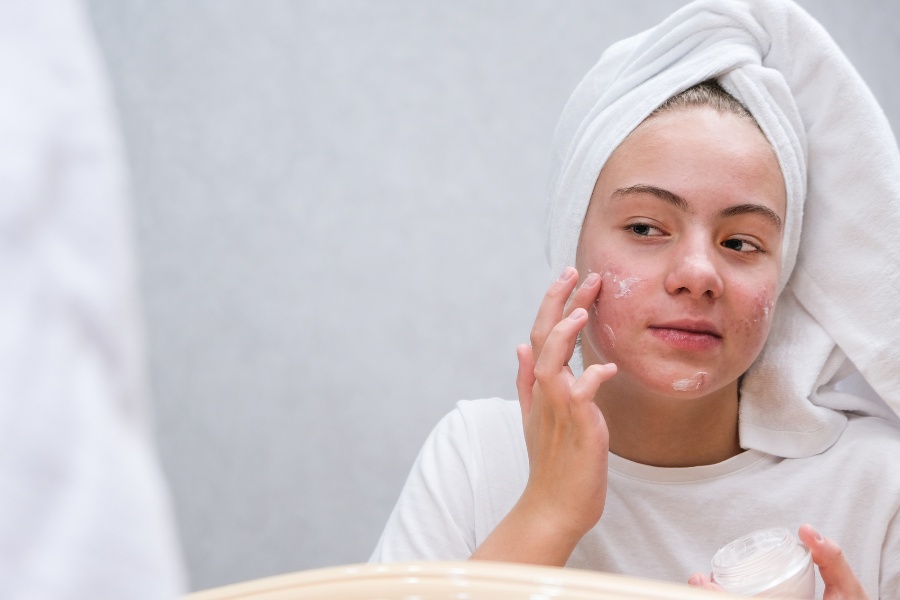 Chăm sóc da theo hướng dẫn của bác sĩ da liễu trị mụn Chăm sóc da theo hướng dẫn của bác sĩ da liễu trị mụn