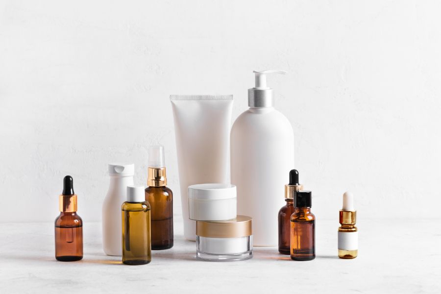 Cần lựa chọn sử dụng các loại mỹ phẩm có thành phần lành tính, nguồn gốc rõ ràng