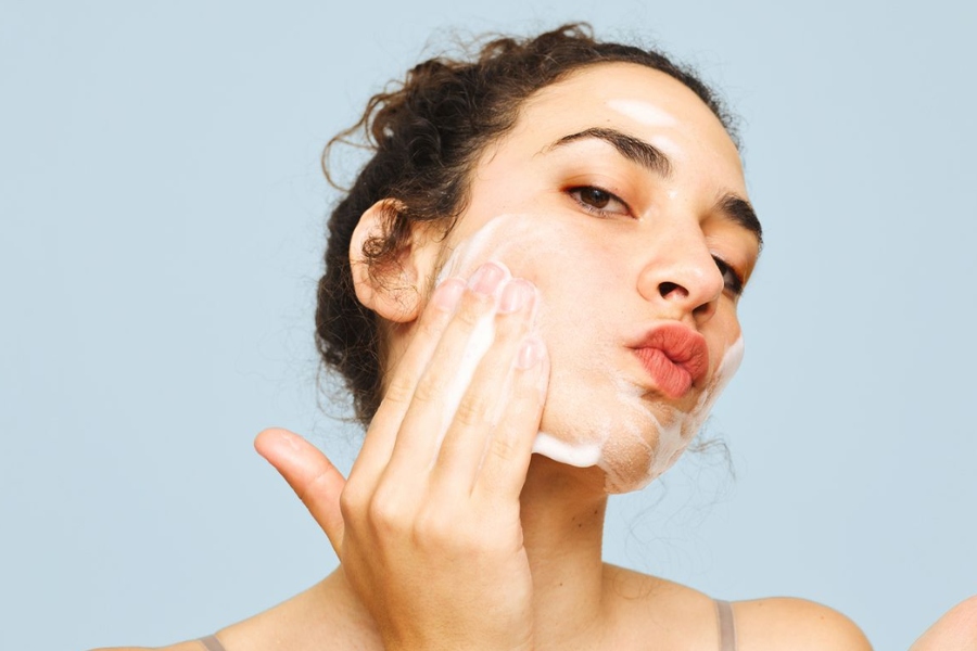 Tẩy trang là bước quan trọng nhất trong chu trình chăm sóc da nhạy cảm Tẩy trang là bước quan trọng nhất trong chu trình chăm sóc da nhạy cảm