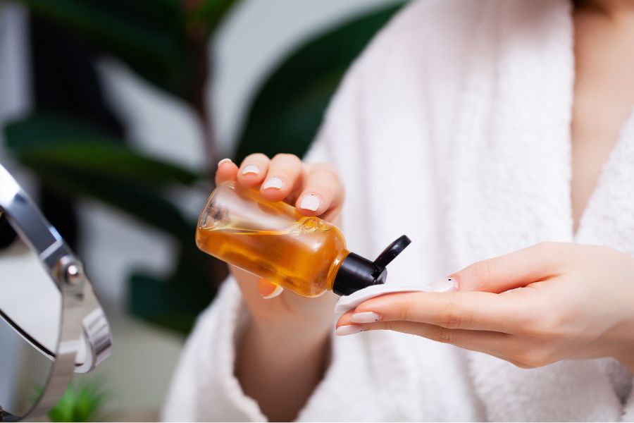 Lotion và Toner khác gì nhau? Khám phá sự khác biệt để có làn da đẹp 3 Toner có tác dụng kháng viêm và cân bằng lượng dầu trên da