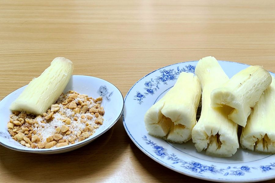 Hấp hoặc luộc củ sắn