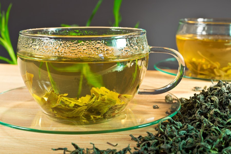 Chống oxy hóa, mờ thâm làm dịu da đầu gối với trà xanh