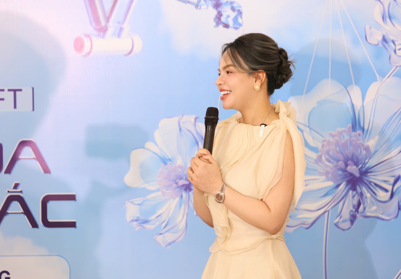 Chị Yến Phương 2 Chị Yến Phương chia sẻ tại buổi đào tạo chuyên viên làm đẹp