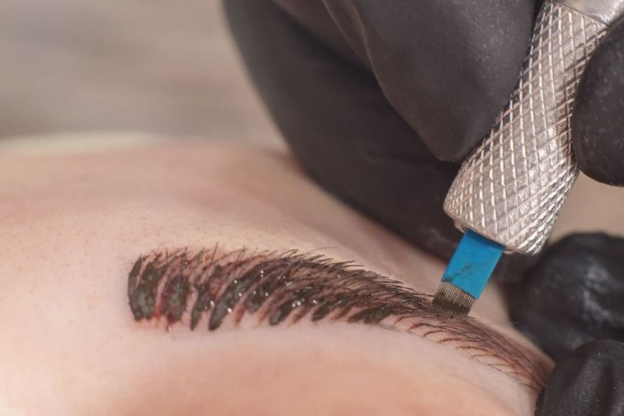 Điêu khắc chân mày châu Âu đẹp, chuẩn dáng sắc nét 3 Công nghệ điêu khắc chân mày