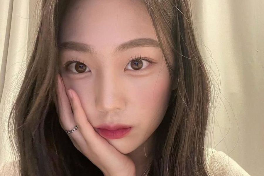 Mắt mí lót có thể cải thiện khi trang điểm 