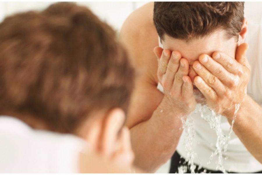 Hướng dẫn tỉa lông mày cho nam giới 5 Hãy đảm bảo da mặt cũng như da vùng chân mày được vệ sinh sạch sẽ trước khi tỉa chân mày