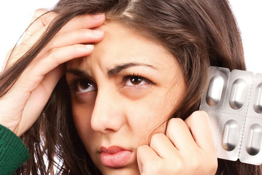 Điều trị tình trạng sưng chân tóc bằng thuốc